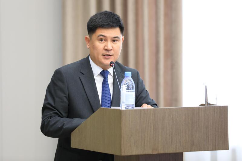 Асхат Шахаров наградил активную молодежь