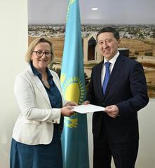 Вновь назначенный Посол Великобритании вручила копии верительных грамот