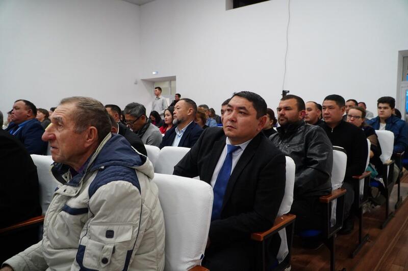 Аким Акмолинской области Марат Ахметжанов встретился с жителями Егиндыкольского района