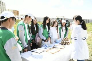 Экоакция в Астане: как эффективные микроорганизмы помогают очистке озера