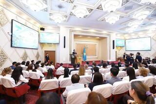 В Мангистау ко Дню государственных служащих наградили лучших представителей отрасли