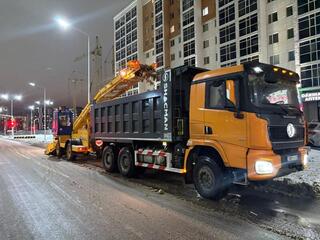 Свыше 1 100 единиц спецтехники задействуют в снегоуборочных работах ночью в Астане