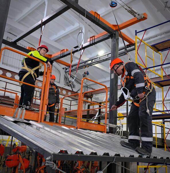 Аким Павлодарской области проверил реализацию инфраструктурных проектов в Аксу