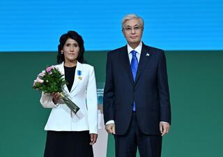 ДОЯРКА ИЗ ТУРКЕСТАНА НАГРАЖДЕНА МЕДАЛЬЮ «ЕРЕН ЕҢБЕГІ ҮШІН»