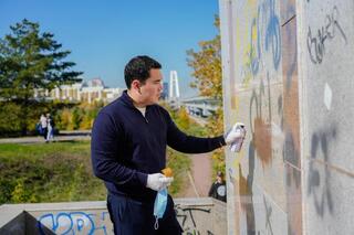 В Астане прошло мероприятие по закрашиванию граффити, рекламирующих наркотики