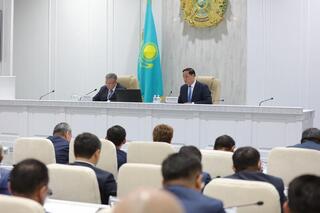 Ербол Карашукеев принял участие во внеочередной сессии областного маслихата