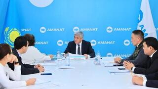 Ермаганбет Булекпаев провёл очередной приём граждан в филиале партии Amanat