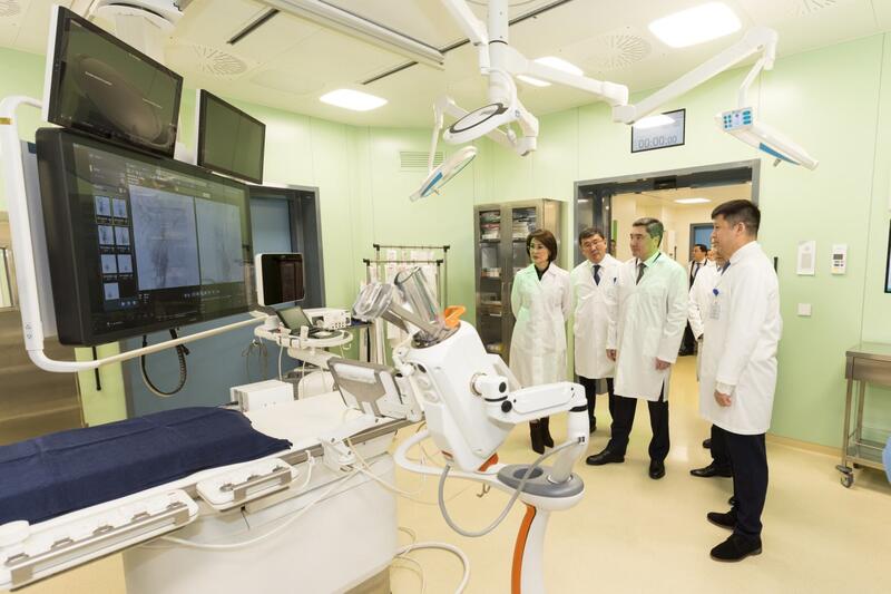 Олжас Бектенов проверил реализацию поручений Президента по развитию передовых технологий в медицине