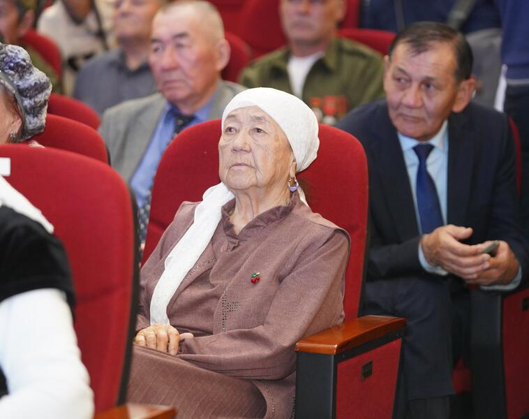 НУРАЛХАН КУШЕРОВ ВСТРЕТИЛСЯ С ЖИТЕЛЯМИ ГОРОДА ТУРКЕСТАНА И ОБСУДИЛ АКТУАЛЬНЫЕ ВОПРОСЫ