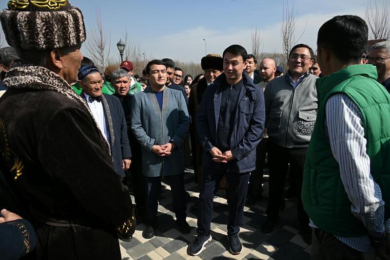 Аким Алматы принял участие в посадке деревьев в рамках празднования Наурыза