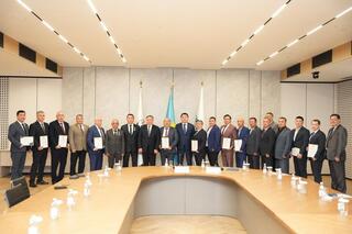 Ко Дню буровиков наградили сотрудников нефтегазовой отрасли