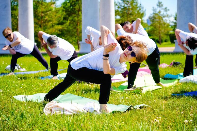 В Астане для пенсионеров организовали особую утреннюю тренировку