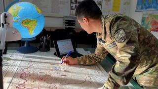 Военные метеорологи изучают современные методы прогнозирования погоды