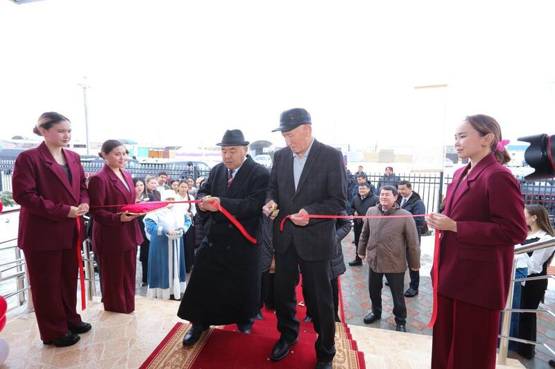 В селе Кендерли открыли новое здание акимата, вручили служебные автомобили