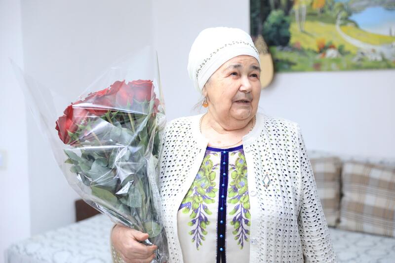 Асхат Шахаров в честь 8 Марта посетил дома актюбинок, внесших вклад в развитие области