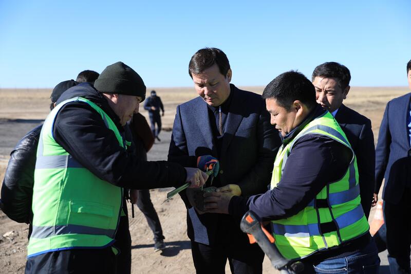 В селе Токмансай завершается ремонт дороги, к которому приступили еще в 2017 году