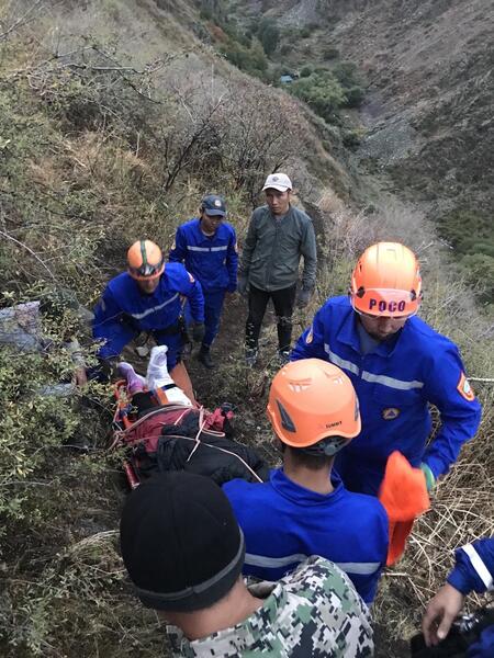 Спасатели Республиканского оперативно-спасательного отряда МЧС спасли женщину в горах
