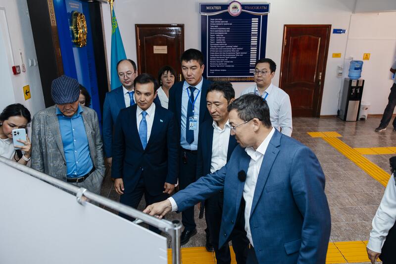 Глава региона ознакомился с проблемными объектами Махамбетского района и поручил ускорить решение ключевых вопросов