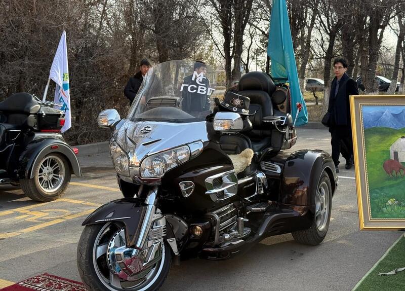 Автопробег на ретро-автомобилях организовали в Қонаеве в день референдума