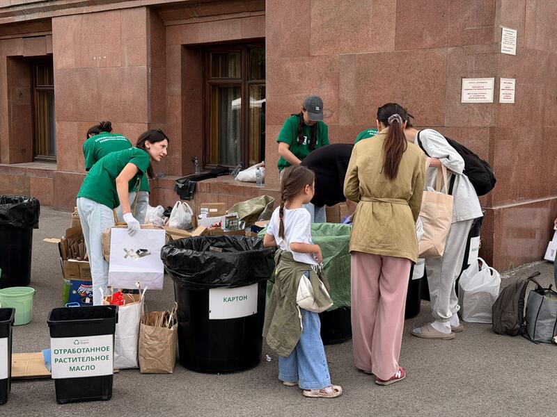 От сортировки до обмена: в Алматы прошла экологическая акция Recycle Бірге