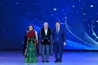 В Кызылорде состоялся творческий вечер талантливой супружеской пары – известного казахстанского актера театра и кино, режиссера Досхана Жолжаксынова и певицы, телеведущей Каракоз Сулейменовой