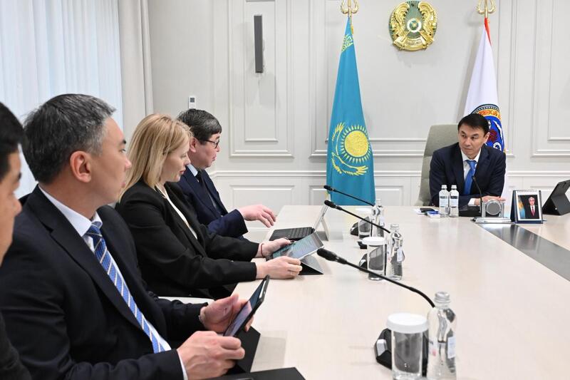 Аким Алматы провел совещание по вопросам развития коммунальных ярмарок