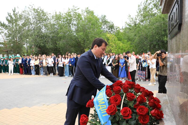 Актобе празднуют 180-летие великого Абая