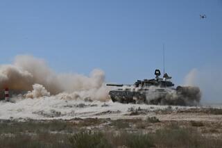 На полигоне «Оймаша» морские пехотинцы провели стрельбы из танков Т-72