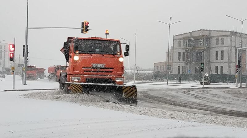 Свыше 1 тыс. единиц спецтехники задействовано в снегоуборочных работах днем в Астане