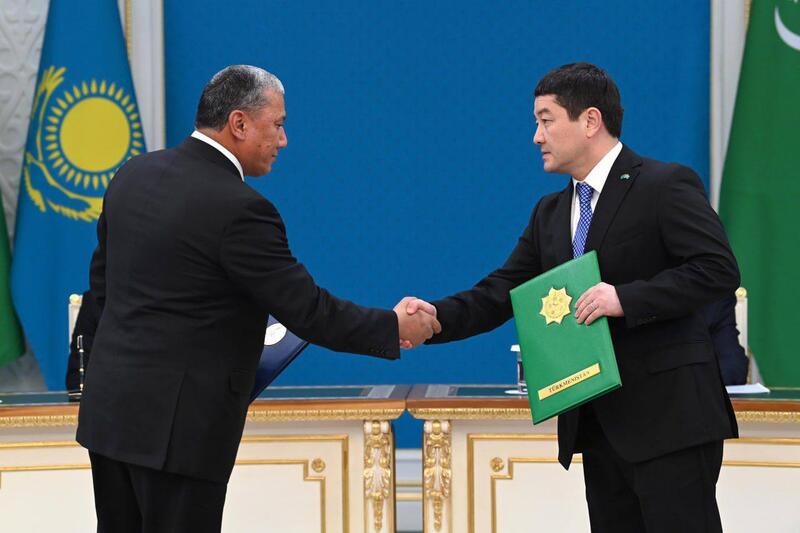 В присутствии глав государств члены официальных делегаций обменялись следующими межправительственными и межведомственными документами: