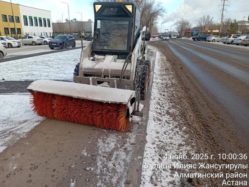 В Астане выпал первый снег: коммунальные службы работают в усиленном режиме