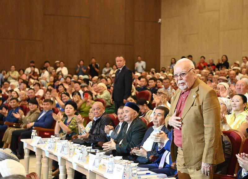 В Кызылорде завершился республиканский айтыс акынов