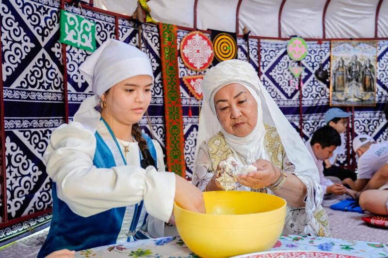 Работа с войлоком, рукоделие и национальные игры: при столичной школе работает уникальный этнолагерь