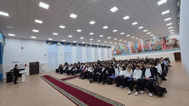 Столичным школьникам рассказали о защите от дипфейков, дропперов и мошеннических схем