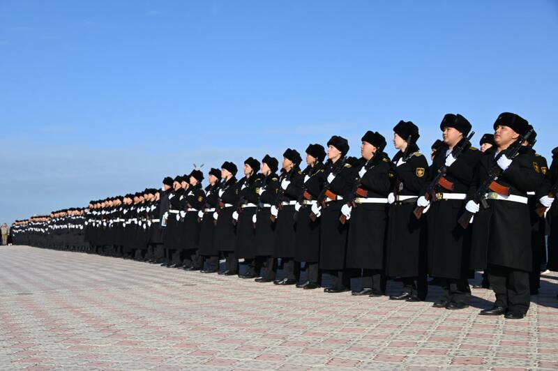 На берегу Каспия более 200 матросов присягнули на верность Родине