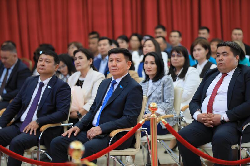 Аким области поздравил работников культуры с профессиональным праздником