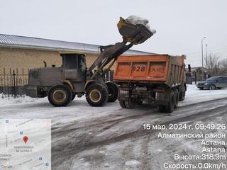 Свыше 2,5 тысяч дорожных рабочих вышли на уборку снега в столице