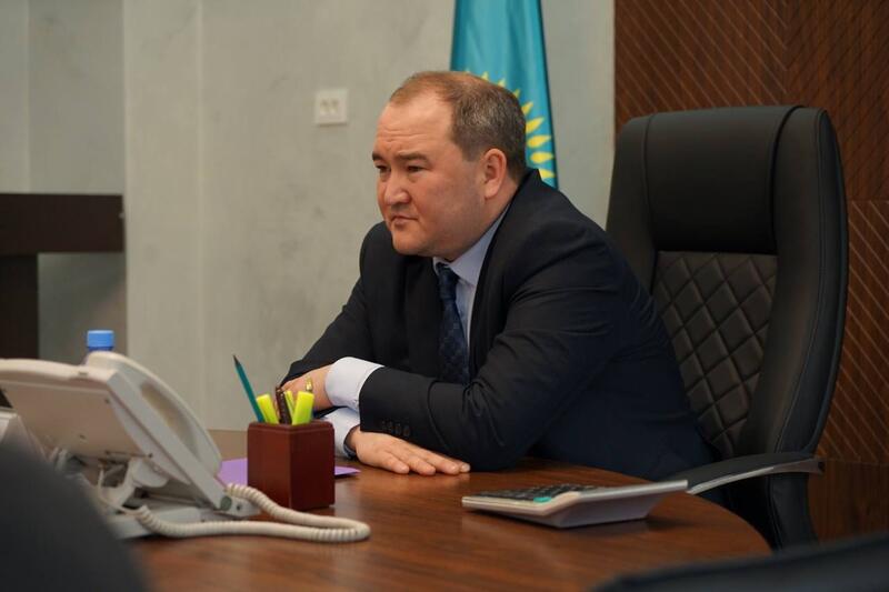 Аким города провел встречу с подрядчиками: в Усть-Каменогорске продолжается ремонт дорог