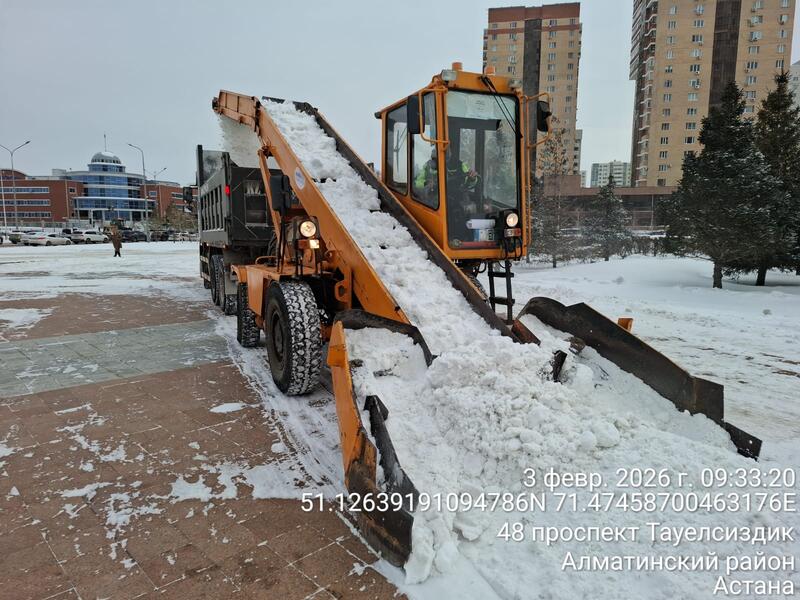 Более 3 000 дорожных рабочих и 1 600 единиц спецтехники заняты в снегоуборочных работах в Астане