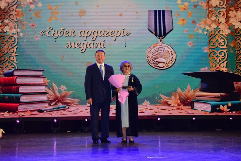 Учителю с благодарностью