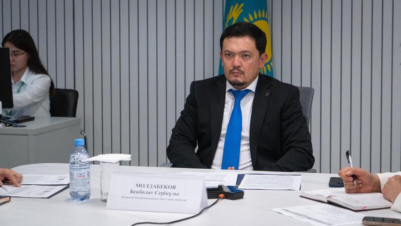 Вице-министр юстиции Бекболат Молдабеков провел личный прием в Центре приема граждан