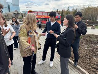 «Закон и порядок»: в Астане туристам раздали специальные памятки