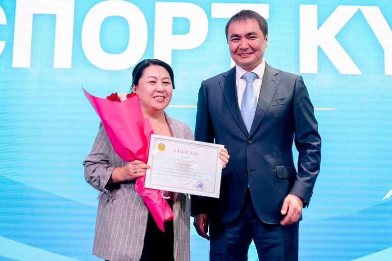 Чемпионам и призёрам Паралимпиады и Сурдлимпиады в Караганде подарили квартиры