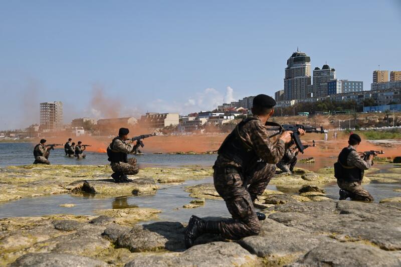 Морская доблесть Казахстана: в Актау отметили годовщину поднятия Военно-морского флага