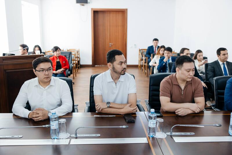 В Атырау 21 медработников получили ключи от служебных квартир