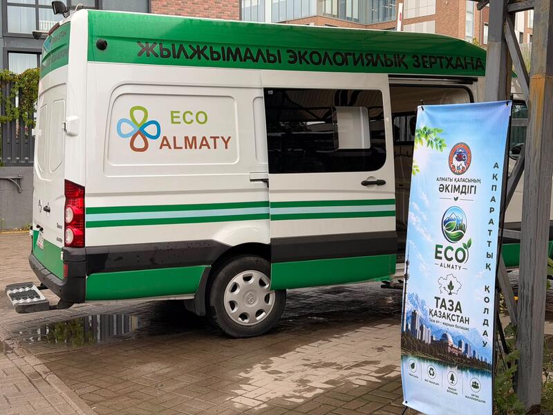 Жители Алматы сдали на переработку более 1200 пластиковых крышек во время экоакции