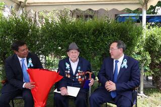 Марат Султангазиев поздравил ветеранов с наступающим 80-летием Победы