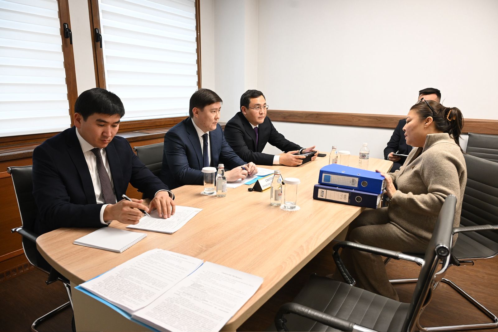 Заместитель акима Алматы Алмасхан Сматлаев провел личный прием граждан