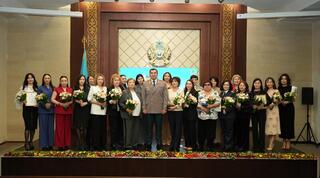 Глава МЧС поздравил женщин ведомства и вручил государственные награды