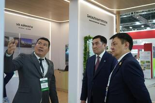 Министр энергетики посетил выставку «зеленых» технологий РЭС-2026